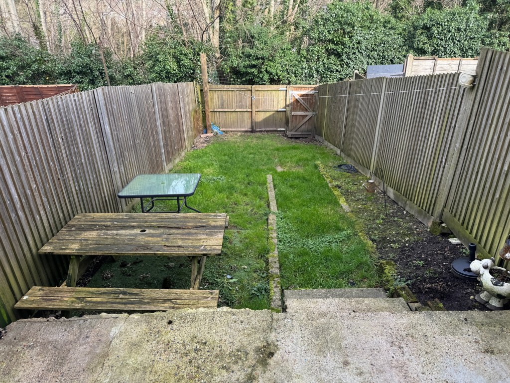 Lot: 178 - END-TERRACE HOUSE FOR IMPROVEMENT - Rear garden